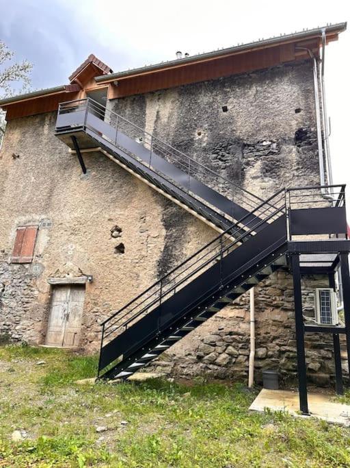 Вилла La Tour En Belledonne Theys Экстерьер фото
